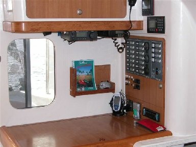 Table à cartes du Catamaran Tomneal
